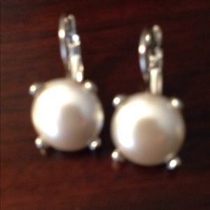 Pearl and silver dangle earrings
